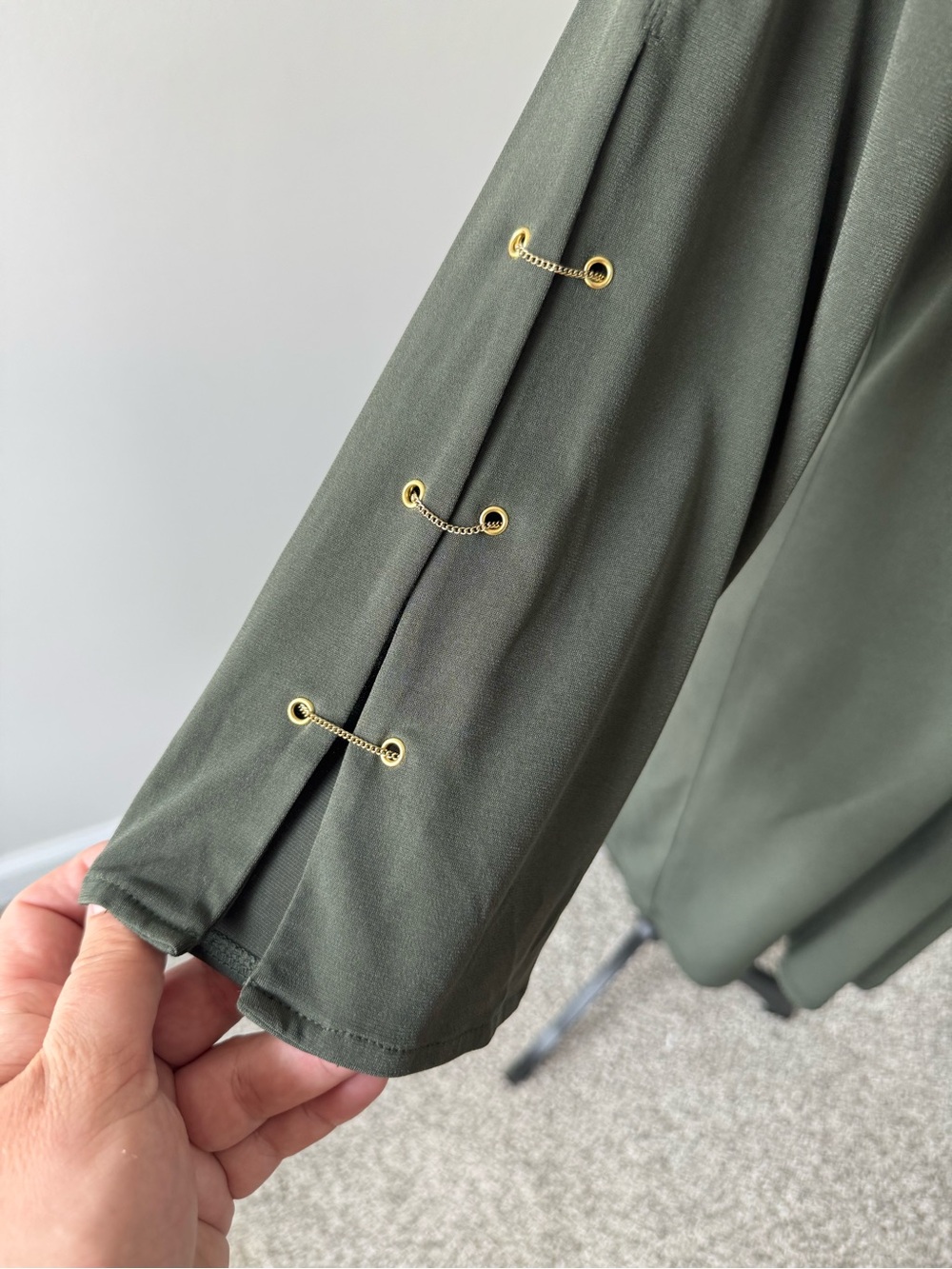 Michael Kors Olive Green Shift Dress M Gold Chain Sleeve V-Neck Knee Length - Picture 4 of 11